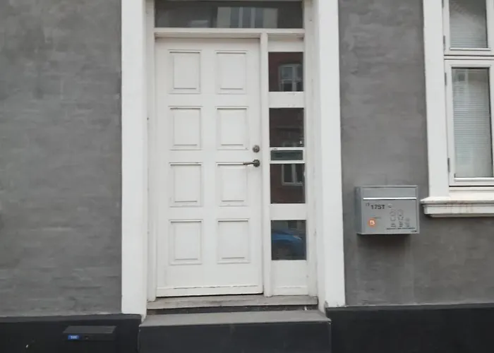 公寓 Apartment, Next To The *